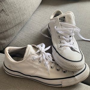 Womens converse runners size 8